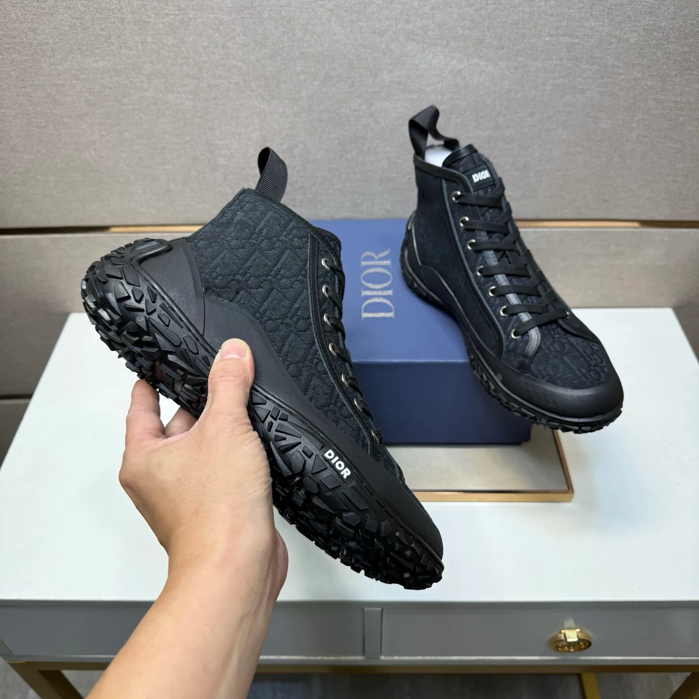 ⬛️Men's shoes 💰p460 [Dior～] Men's casual high-top shoes 2025z cabinet sales simultaneously 🔶Size: 39-44 #️⃣ 🔷2 colors🔜The upper is made of multi-material splicing➕Genuine leather lining, comfortable and breathable, sole: original comfortable and wear-resistant outsole, ⚠️Real shot📱Photographed🎬The real thing is better📢📢📢
